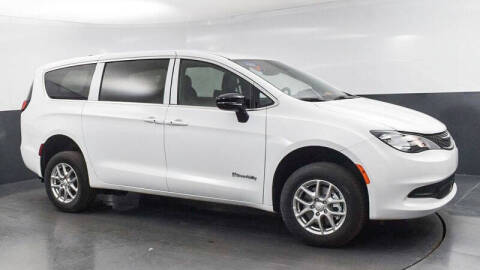 2025 Chrysler Voyager LX