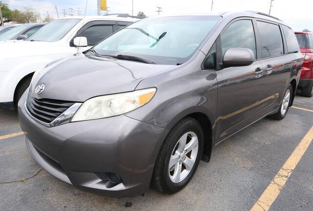 2011 Toyota Sienna LE 8-Passenger