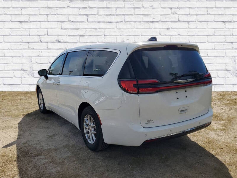 2024 Chrysler Pacifica Touring