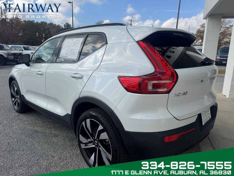 2024 Volvo XC40 B5 Plus Dark Theme