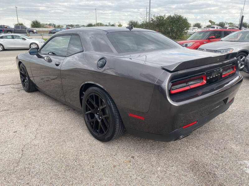 2015 Dodge Challenger SXT photo 20