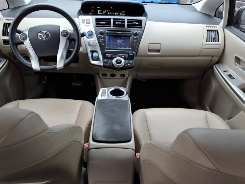 2013 Toyota Prius v Five
