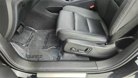 2024 Volvo XC40 B5 Plus Dark Theme