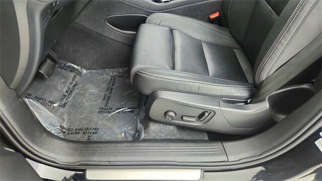 2024 Volvo XC40 B5 Plus Dark Theme