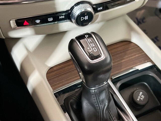 2021 Volvo XC60 T5 Momentum