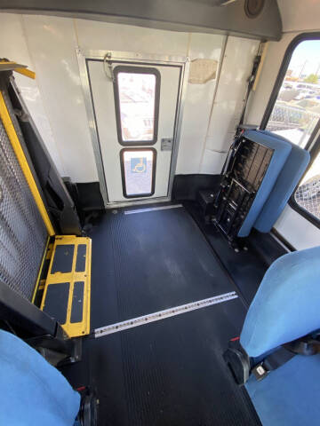 2005 Ford E-Series E-350 SD