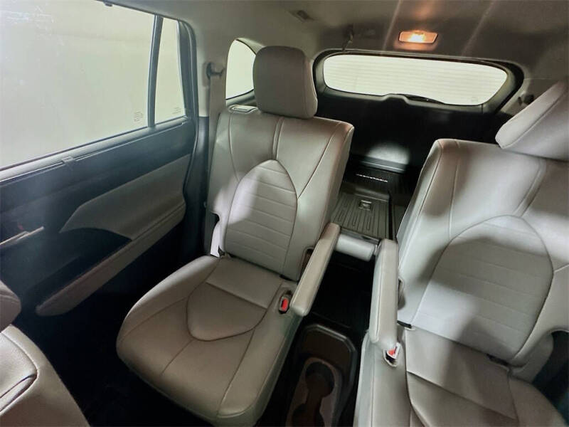 2025 Toyota Highlander LE