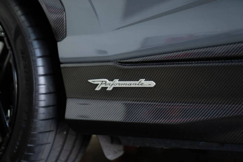 2024 Lamborghini Urus Performante