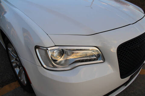 2017 Chrysler 300 Limited