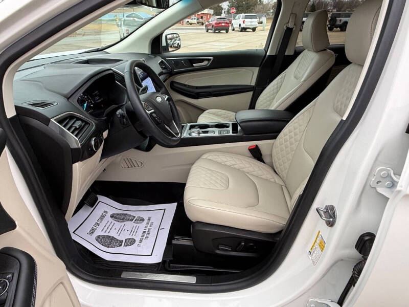 2024 Ford Edge Titanium