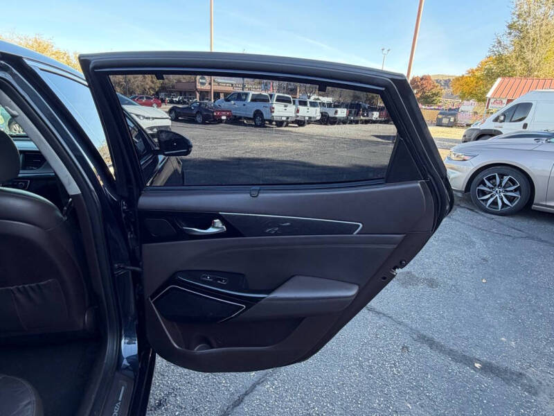 2017 Kia Cadenza Premium