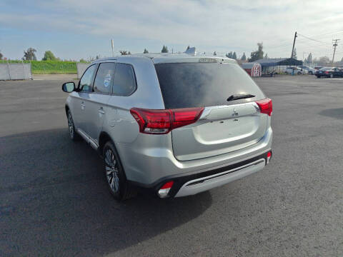 2020 Mitsubishi Outlander ES