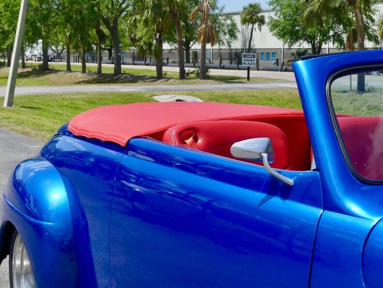 1948 Ford Super Deluxe