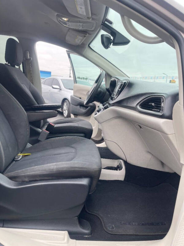 2017 Chrysler Pacifica LX