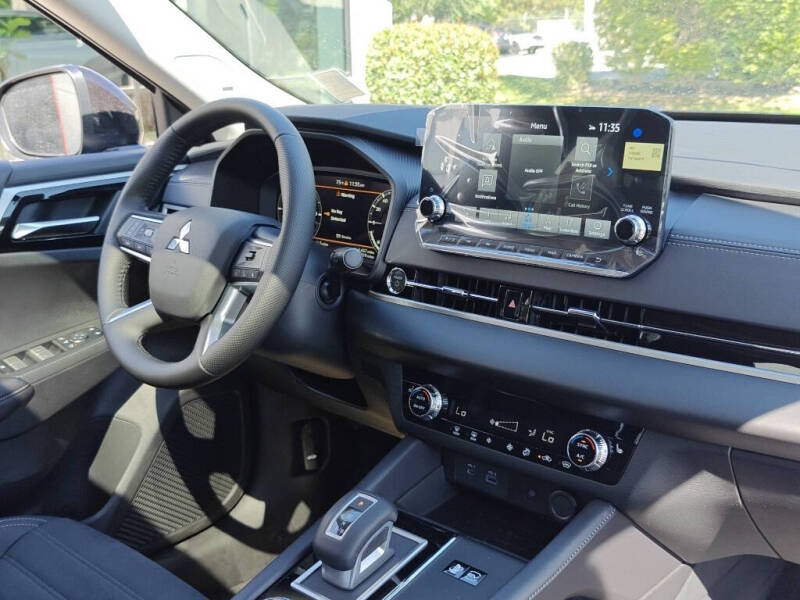 2025 Mitsubishi Outlander PHEV SE