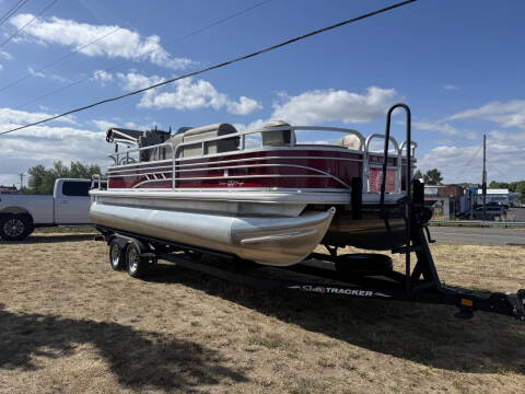 2021 Sun Tracker 20 DLX