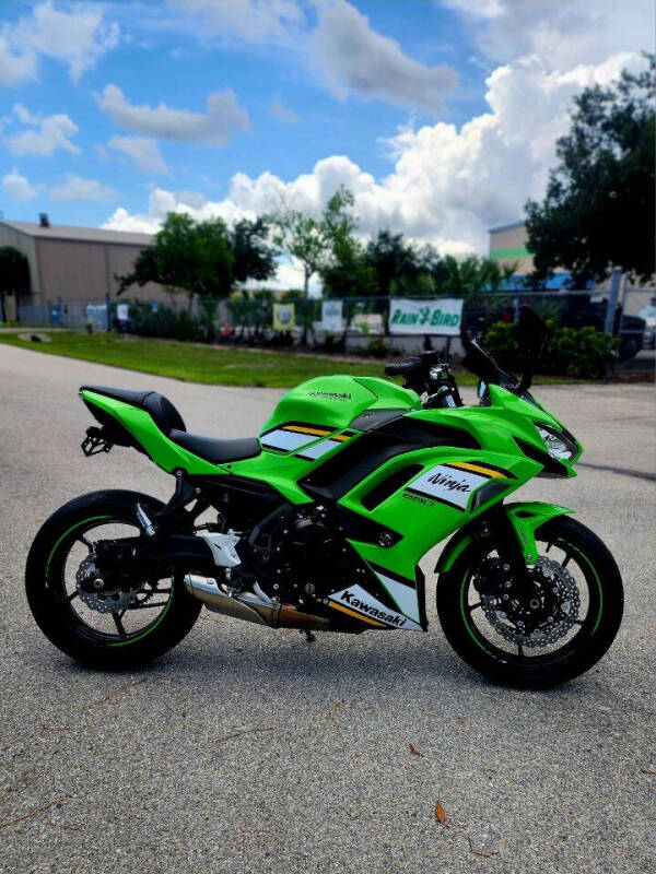 2025 Kawasaki EX650 ABS