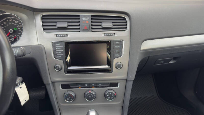 2015 Volkswagen Golf TSI SE