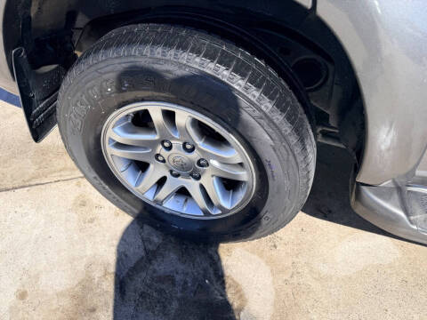 2005 Toyota Sequoia SR5