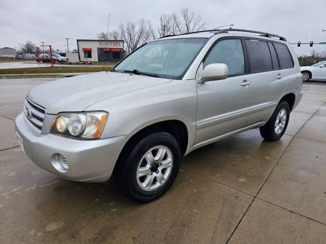 2003 Toyota Highlander for sale at Bigfoot Auto in Hiawatha, IA