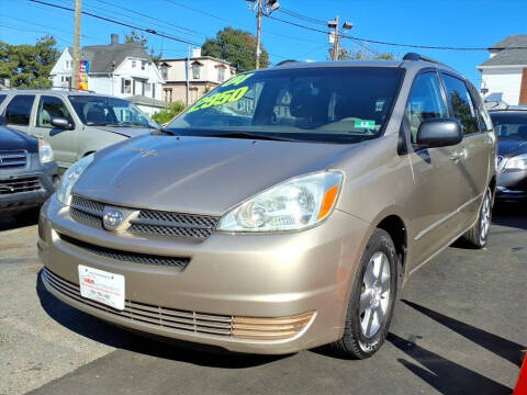 2004 Toyota Sienna LE 8 Passenger