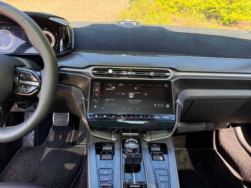 2025 Aston Martin Vanquish