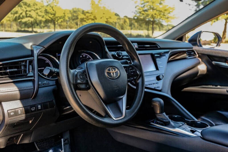 2020 Toyota Camry Hybrid LE