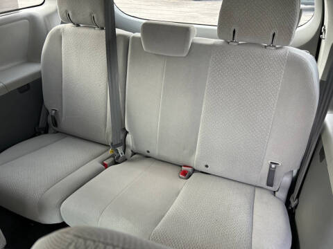 2011 Toyota Sienna LE 7-Passenger