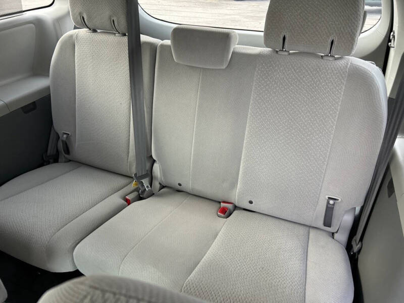 2011 Toyota Sienna LE 7-Passenger