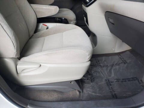 2015 Toyota Sienna LE 8-Passenger