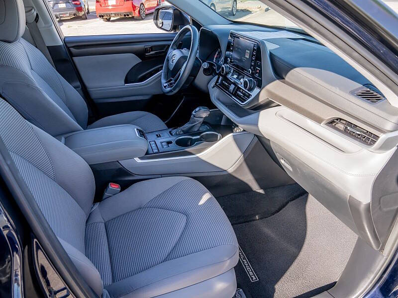 2020 Toyota Highlander LE