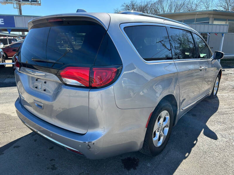 2017 Chrysler Pacifica Touring-L Plus