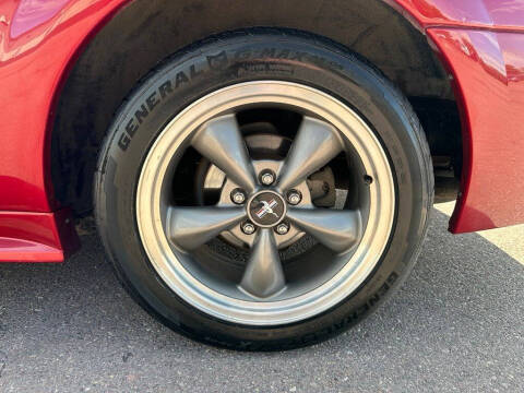 2004 Ford Mustang GT Deluxe