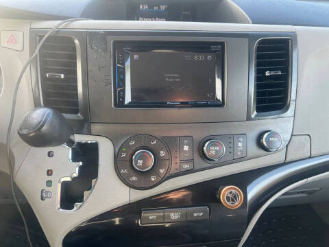 2011 Toyota Sienna LE 7-Passenger