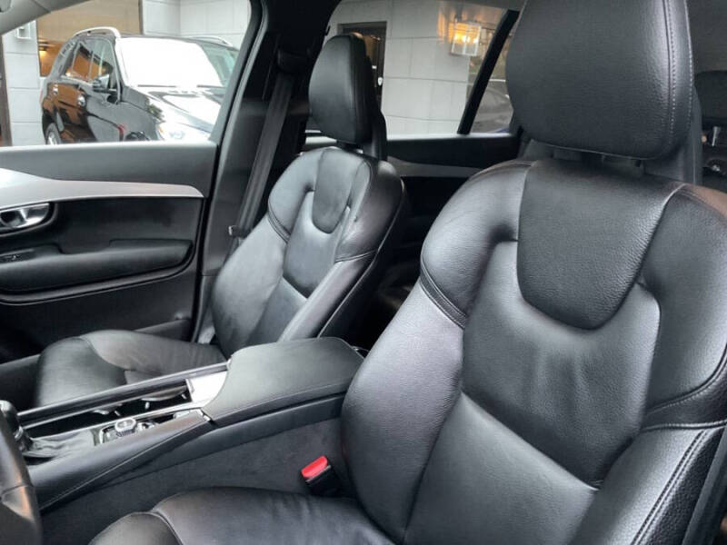 2016 Volvo XC90 T6 Momentum