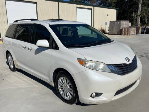 2017 Toyota Sienna XLE 7-Passenger Auto Access Seat