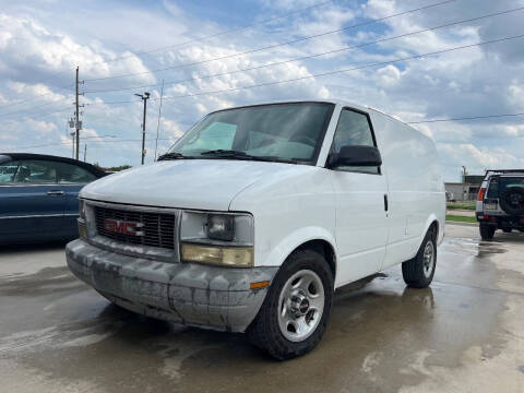 2005 GMC Safari for sale at Vision Auto Group in Sugar Land TX