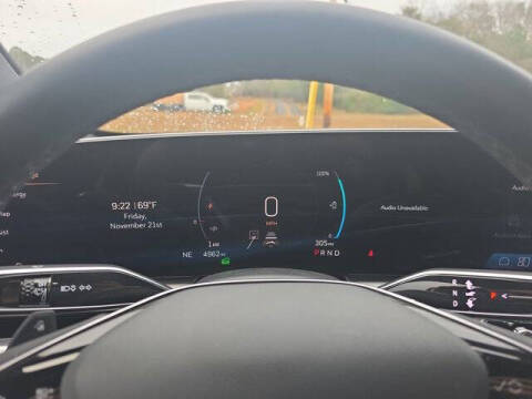 2024 Cadillac LYRIQ Luxury 1