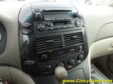 2004 Toyota Sienna LE 8 Passenger