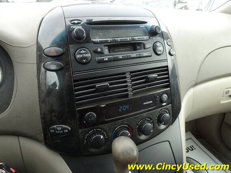 2004 Toyota Sienna LE 8 Passenger