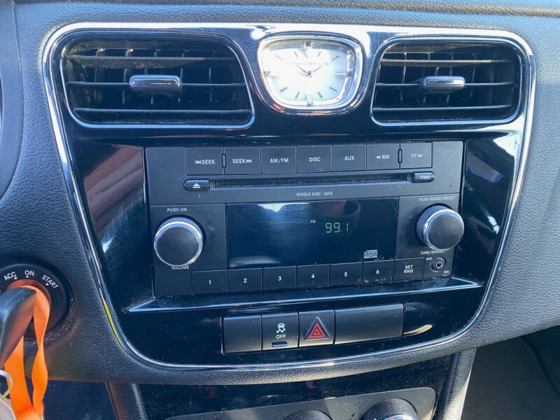 2011 Chrysler 200 LX