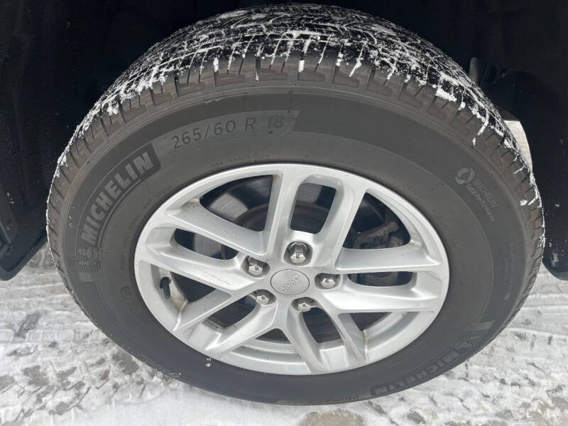 2023 Jeep Grand Cherokee L Laredo