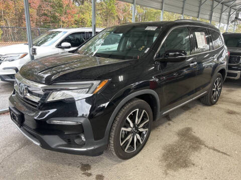 2019 Honda Pilot Touring w/Rear Captain's Chairs