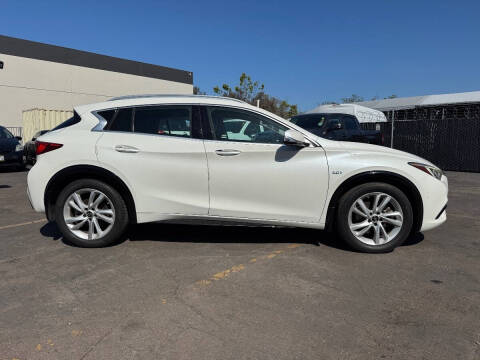 2019 Infiniti QX30 Essential
