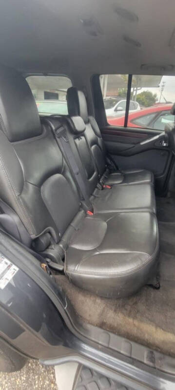 2012 Nissan Pathfinder LE