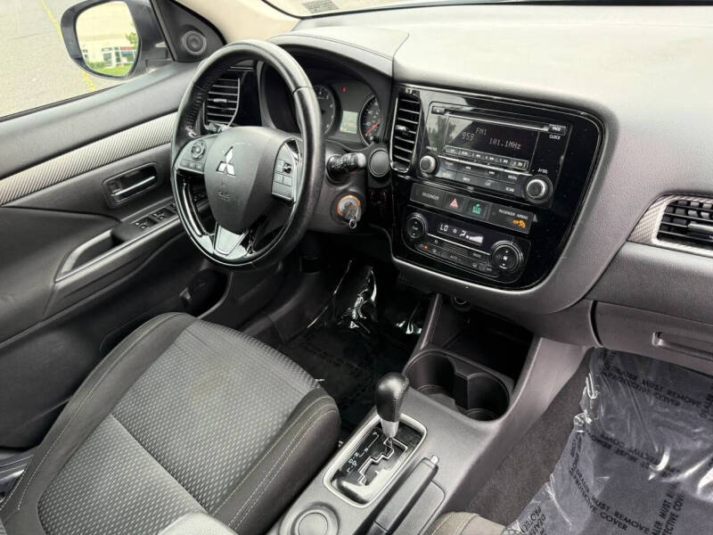 2016 Mitsubishi Outlander ES