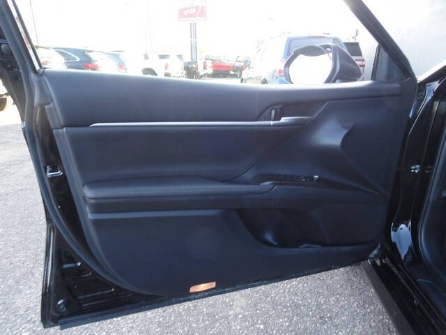 2022 Toyota Camry Hybrid XLE