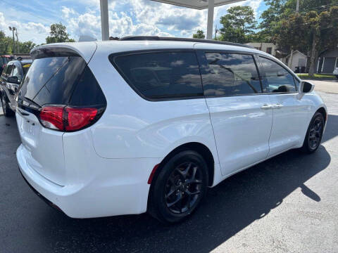 2020 Chrysler Pacifica Touring L