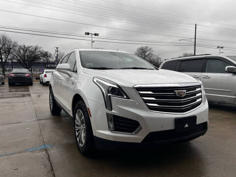 2017 Cadillac XT5 for sale at Julian Auto Sales in Warren MI