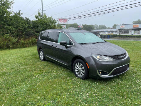 2017 Chrysler Pacifica Touring-L